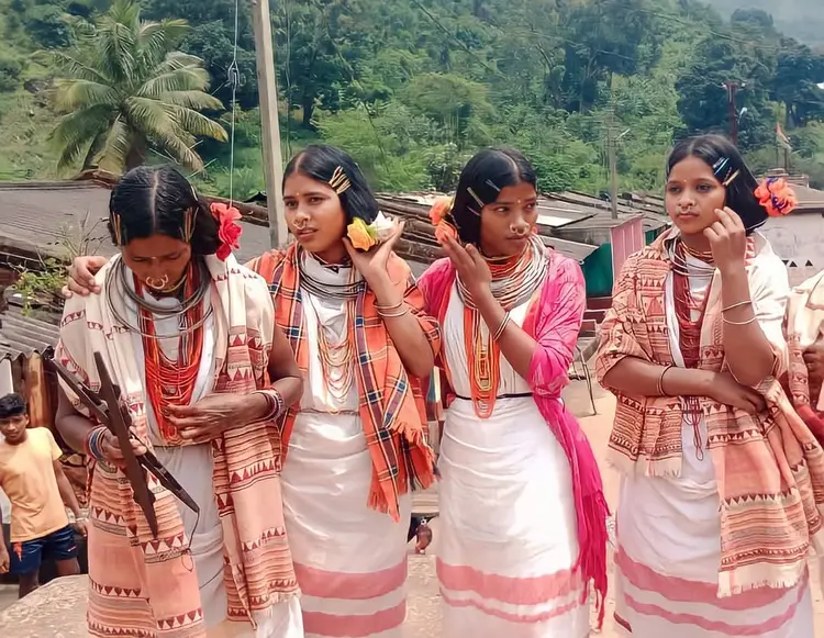 Dongaria women dancing 